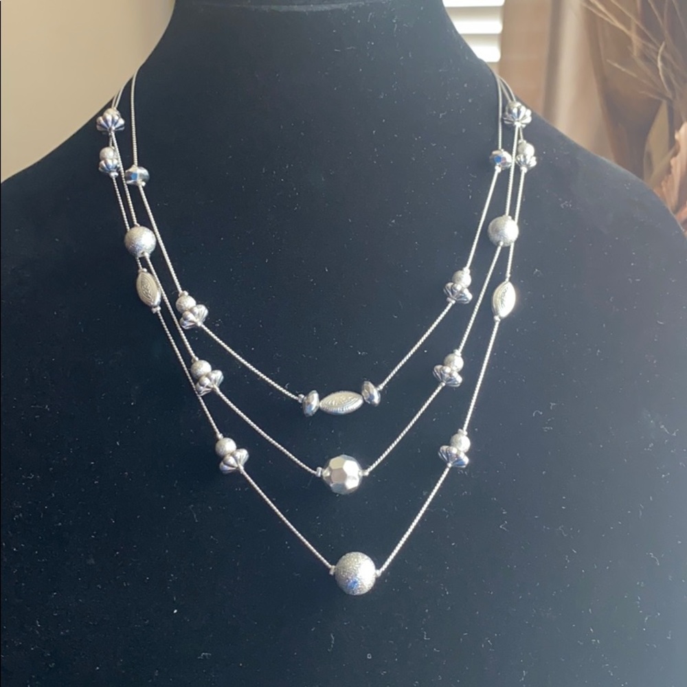Silver necklace (FREE with PURCHASE BUNDLE required)